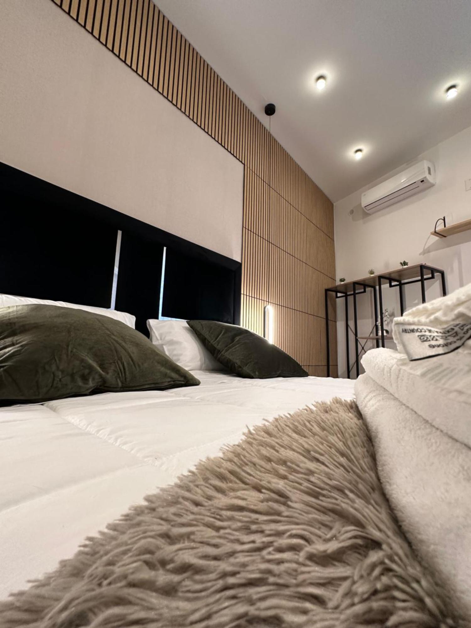 Priority Boarding Apartment Naples